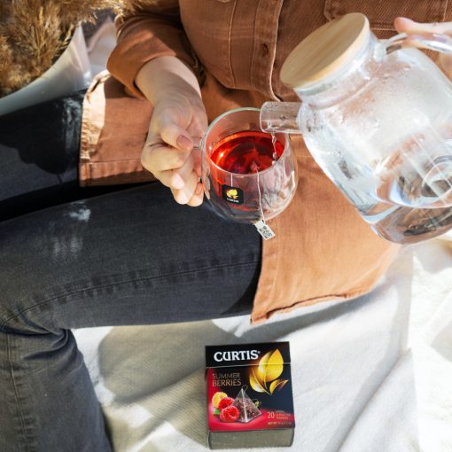 Curtis Nyári Gyümölcsök, ízesített gyümölcstea piramis-filterben, 20x1,7gr